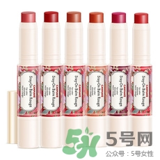 ��ʲô�ں�Զ�������ɫ?